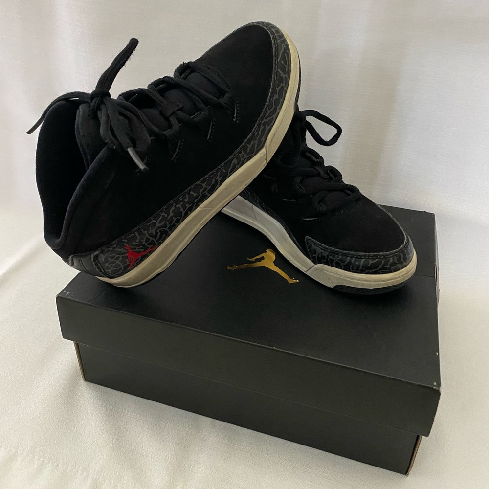 Jordan Deluxe BP Black and gray youth tennis shoes